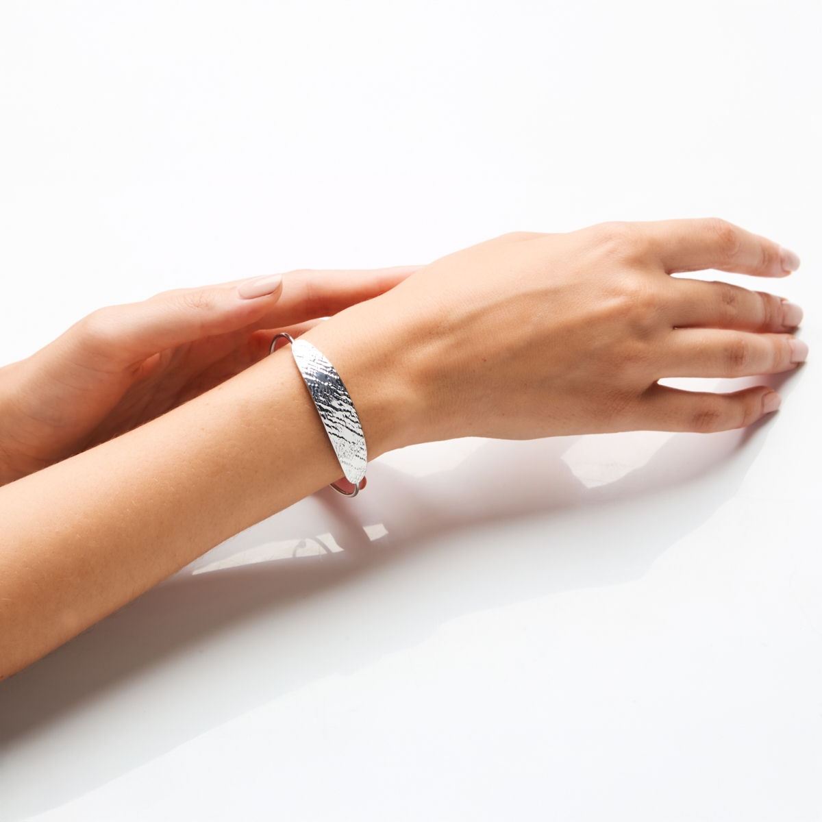 Alternative view of 5523E Liquid metal small bangle Χρυσό