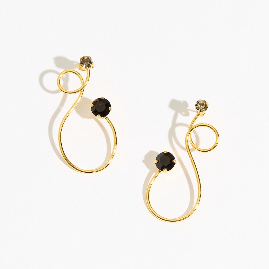 Alternative view of 5558F Luna twist earrings Black