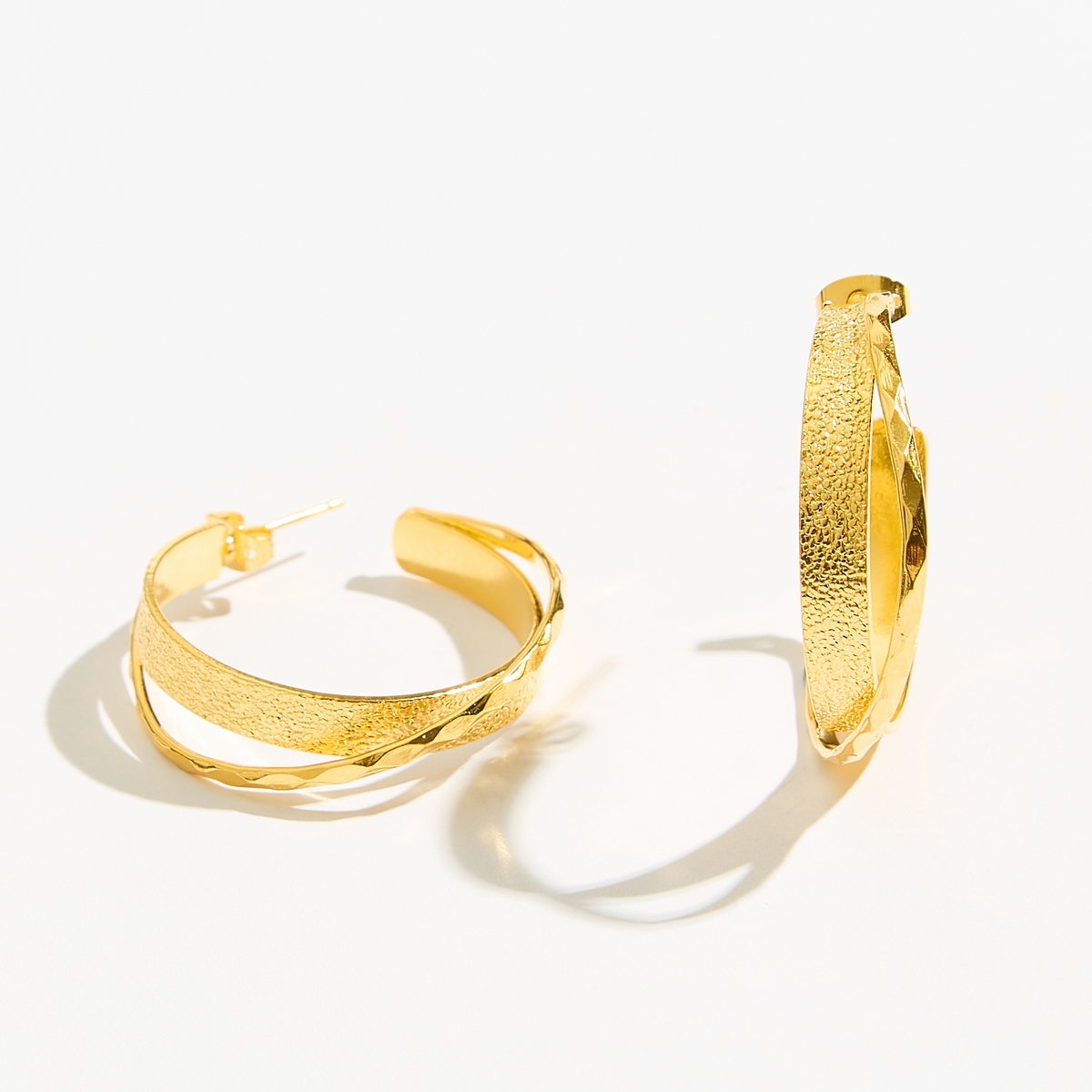 Alternative view of 5567F Pyramid twist earrings Gold