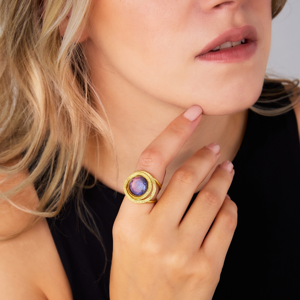 Alternative view of 5565D Handmade crystal spiral big ring Blue