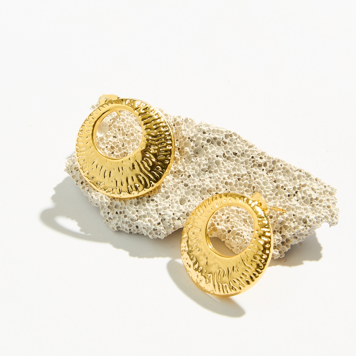 Alternative view of 5595F Eclipse glow earrings Gold