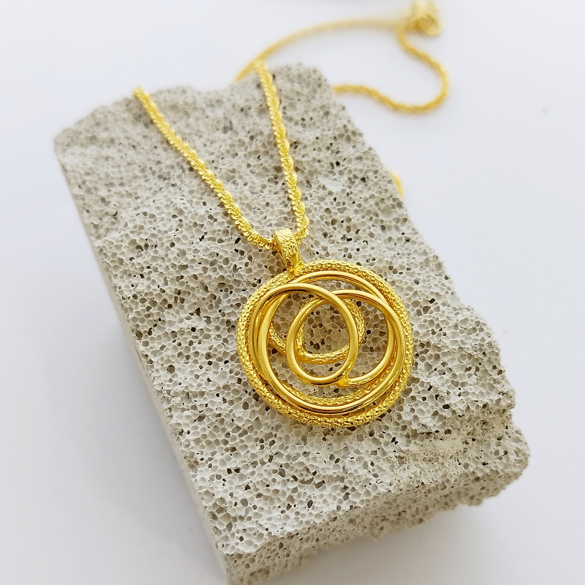 Alternative view of 5607A Eternal loop necklace Χρυσό