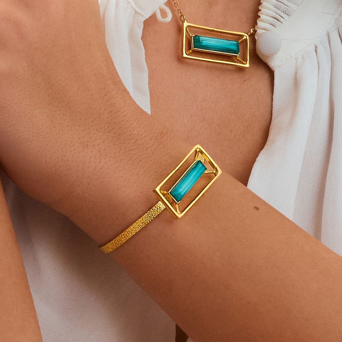 Alternative view of 5635E Sand and Palm bangle Brown