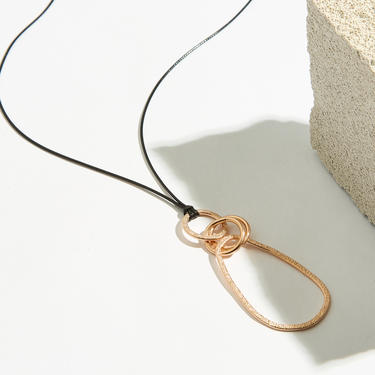 Alternative view of 5662A Metal dance cord pendant Ροζ χρυσό