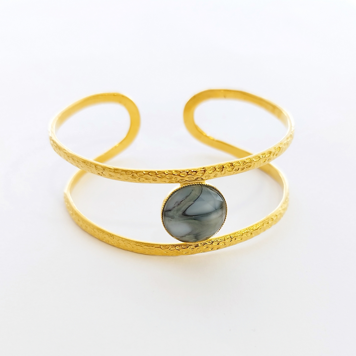 Alternative view of 5678E Saturn's satellite stone bangle Gold