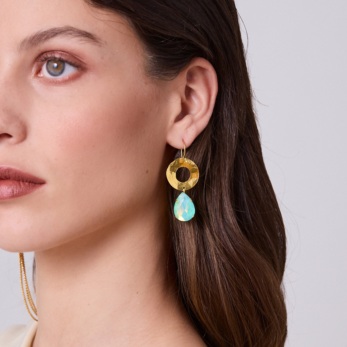 Alternative view of 5686F Aurora crystal drop earrings Σομόν