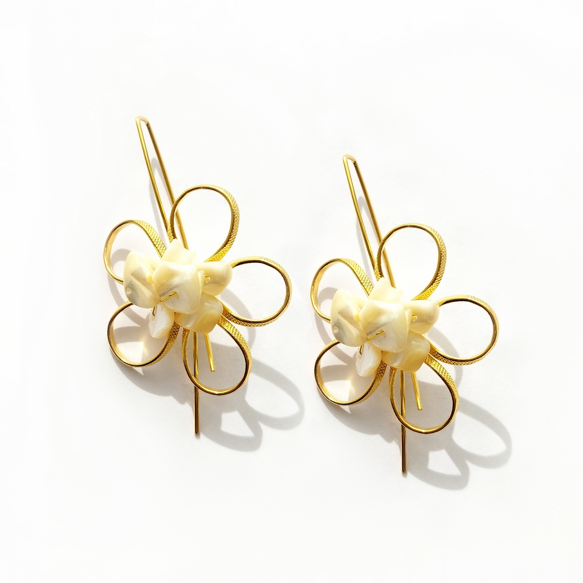 5714F Color in bloom long χειροποίητα σκουλαρίκια Catherine bijoux Άσπρο