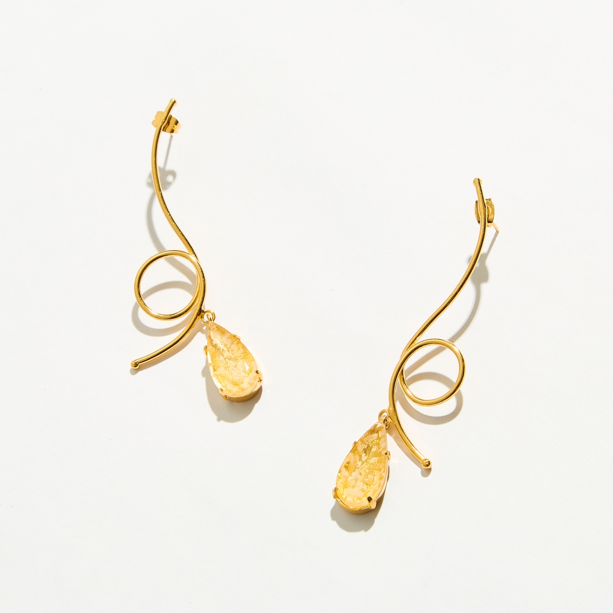 Alternative view of 5701F Amber flow long earrings Κίτρινο
