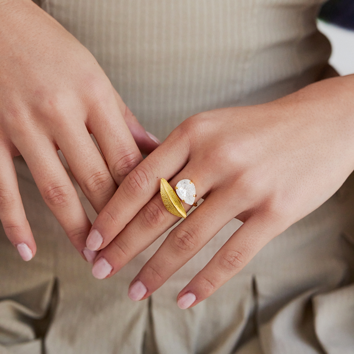 Alternative view of 5702D Crystals and leaves ring Τυρκουάζ