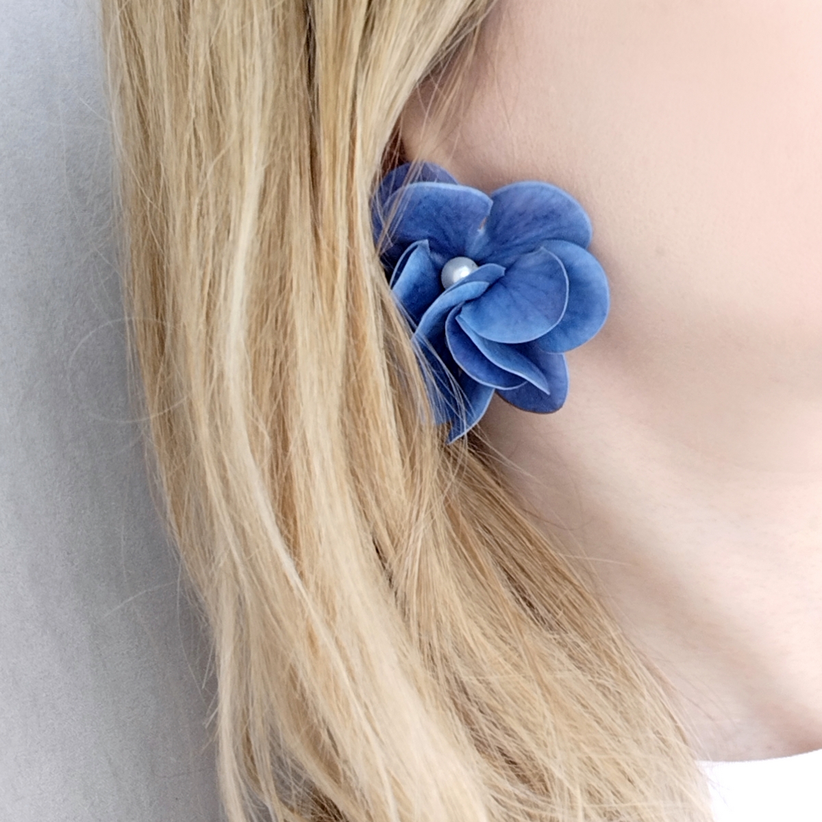 5629F Primrose and pearls small earrings Catherine bijoux Μπλε