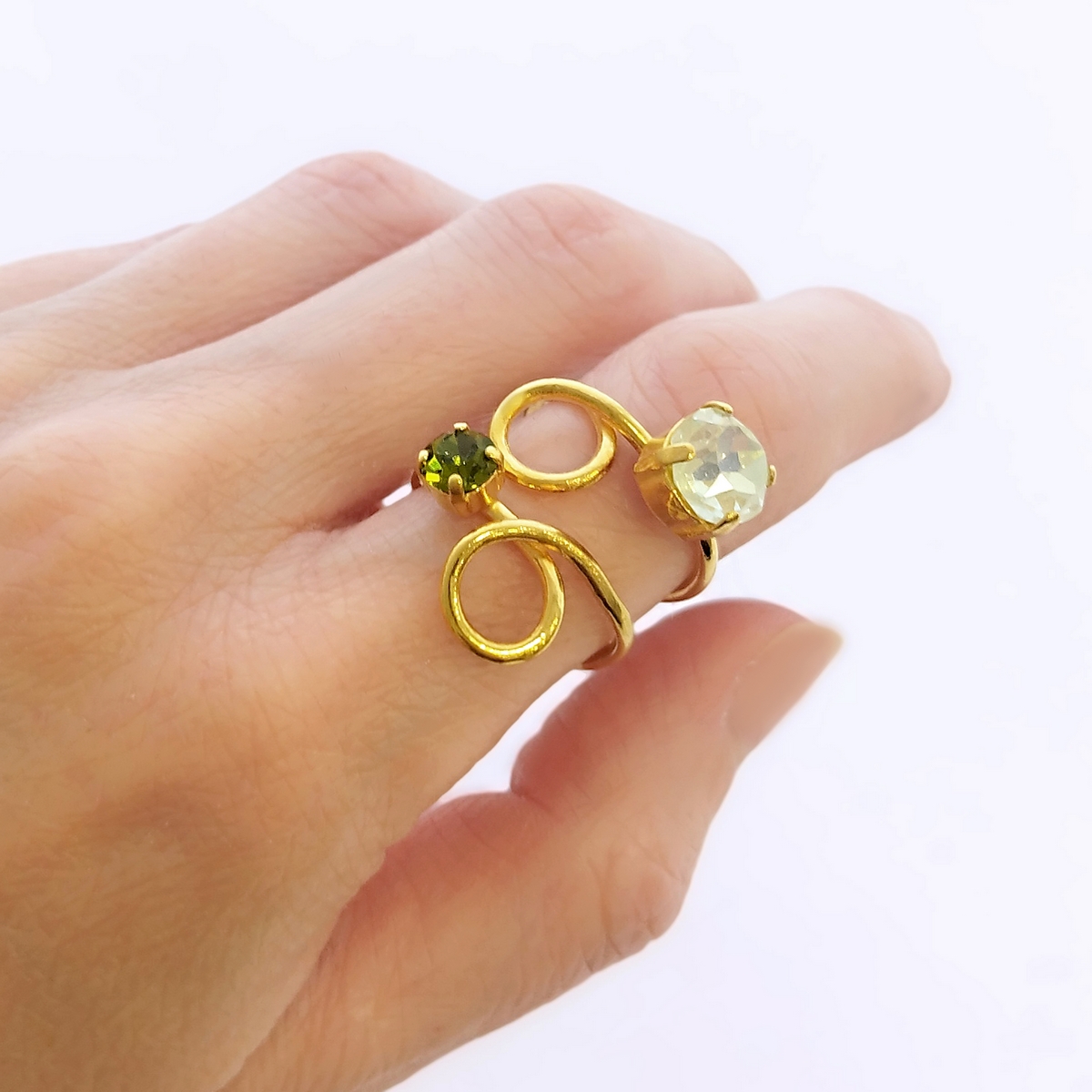 Alternative view of 5558D Luna twist ring Catherine bijoux Light