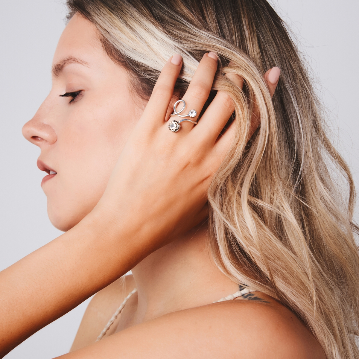 5559D Luna twist small ring Catherine bijoux Magenta