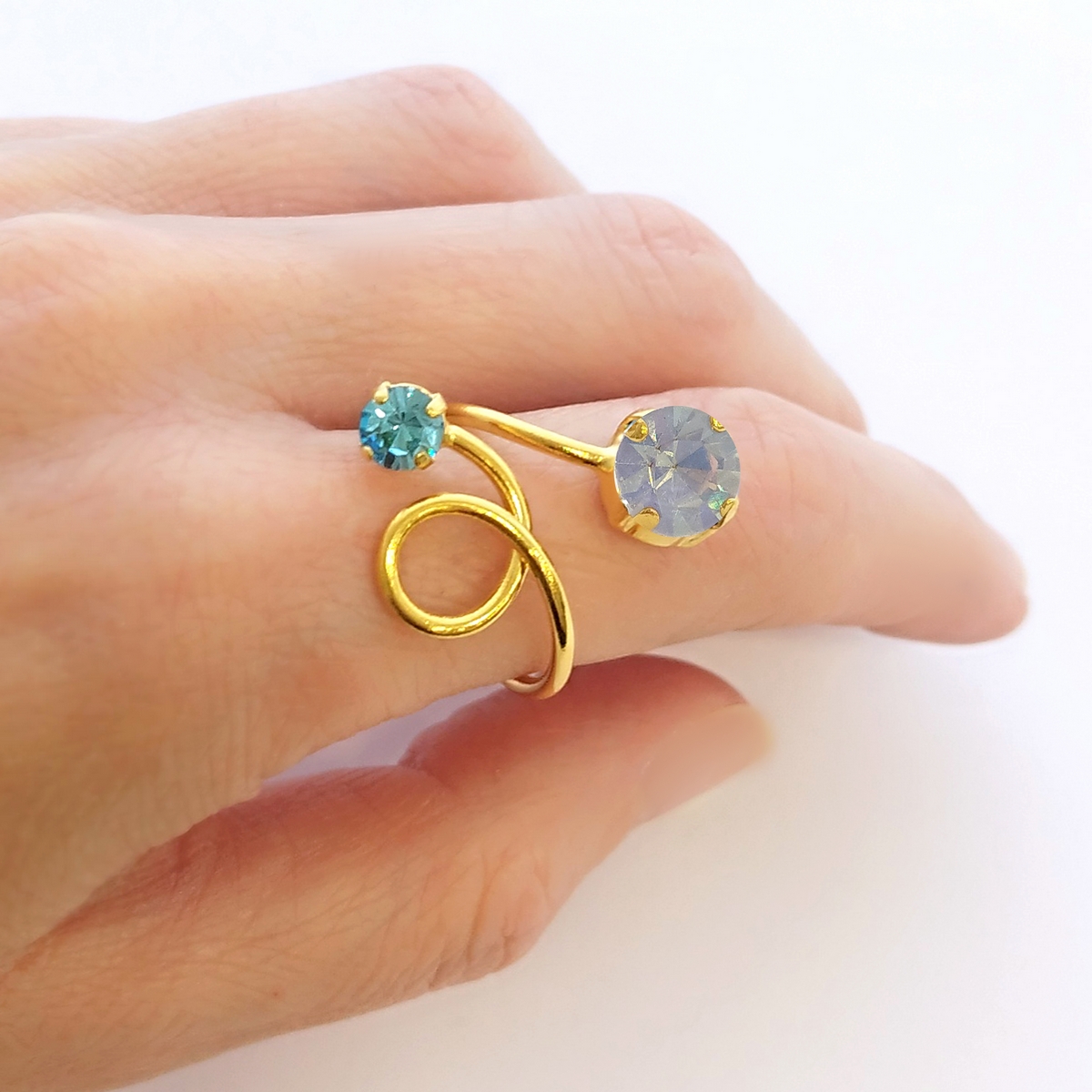 Alternative view of 5559D Luna twist small ring Catherine bijoux Light