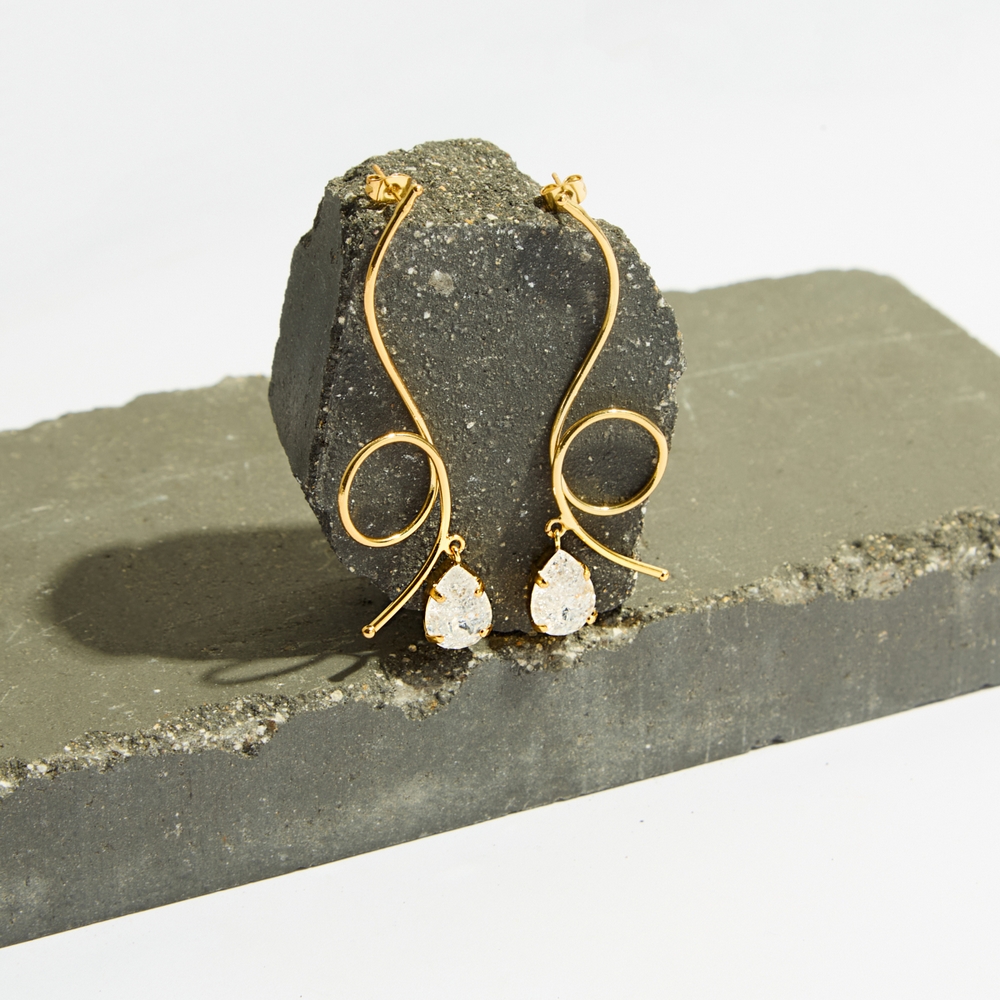 5758F Luna twist cracked long handmade earrings Catherine bijoux Gold