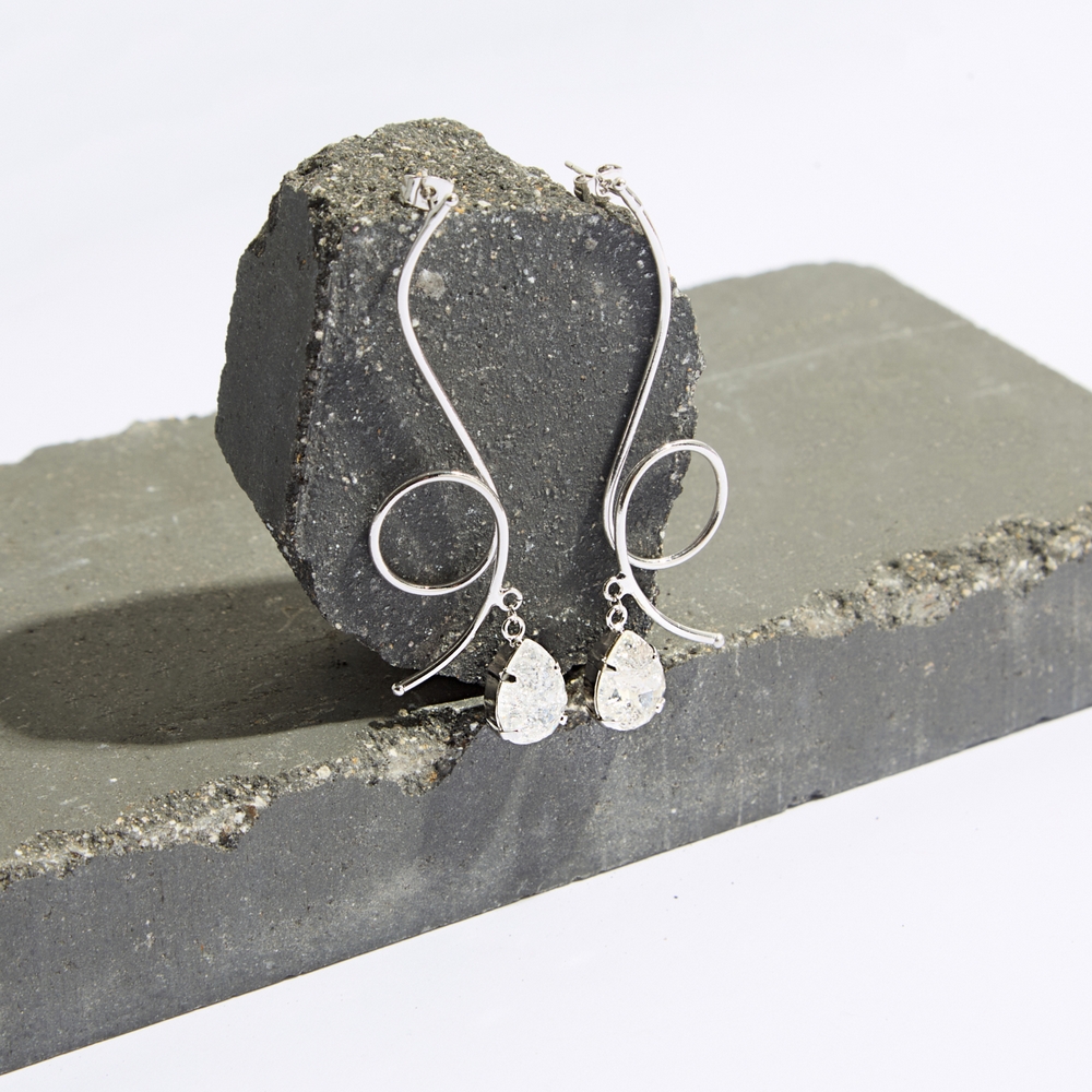5758F Luna twist cracked long handmade earrings Catherine bijoux Silver